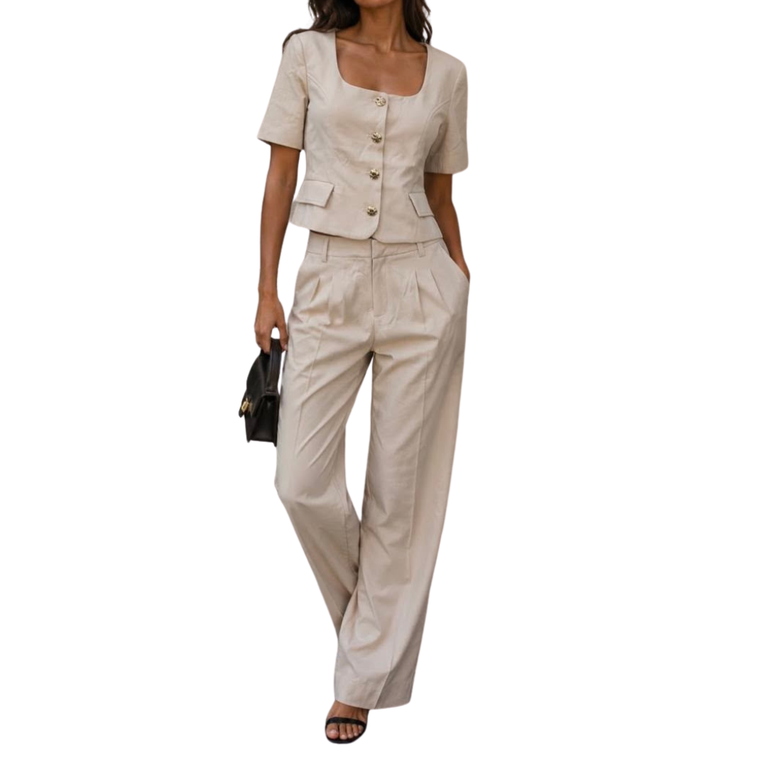 SET BEIGE BLUSA CON MANGA CORTA Y BOTONES DORADOS