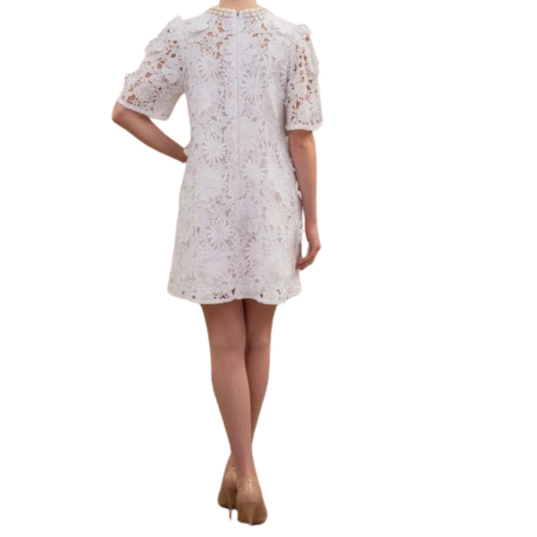 VESTIDO CORTO ENCAJE PEDRERÍA EN CUELLO BLANCO