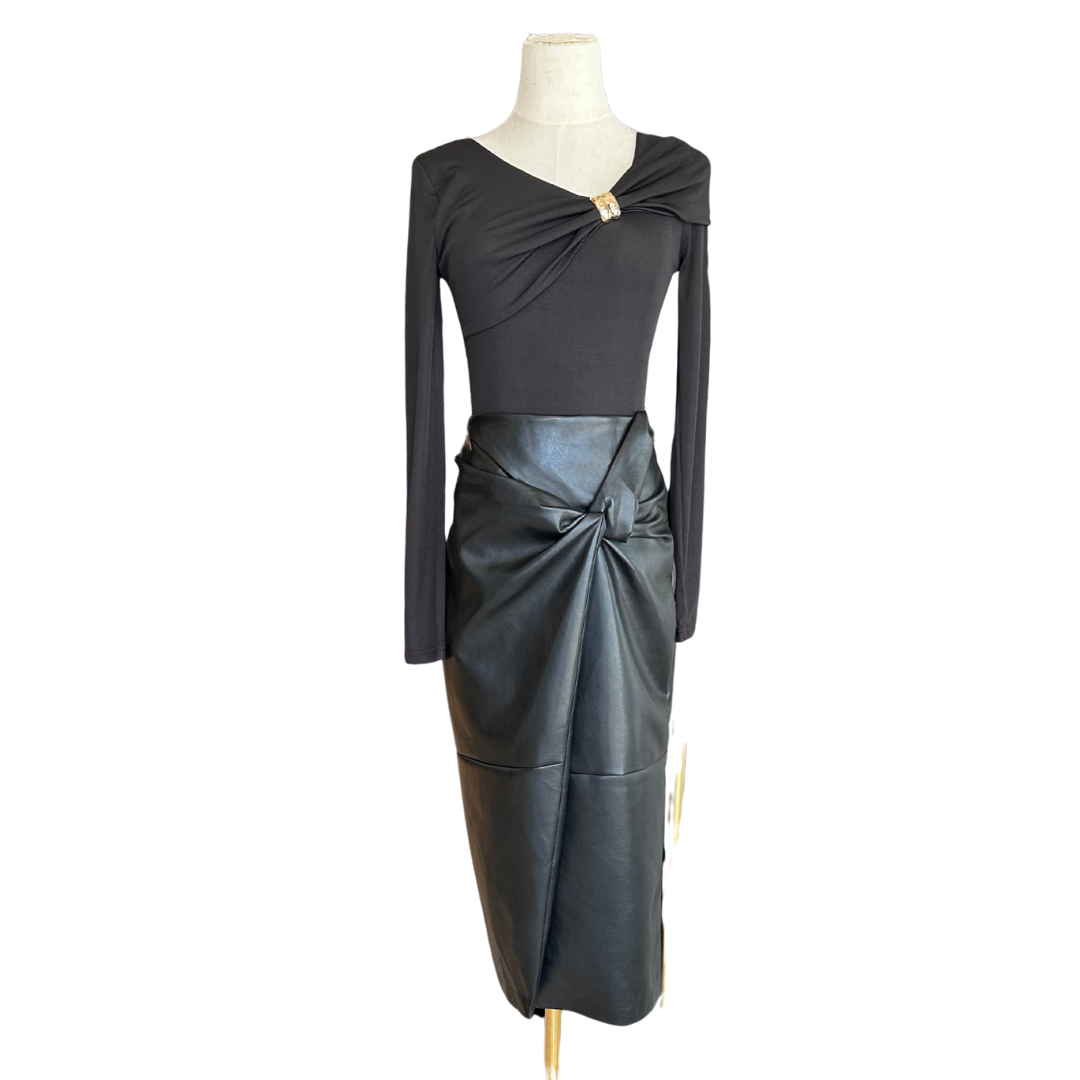 FALDA NEGRA CRUZADA VINIPIEL