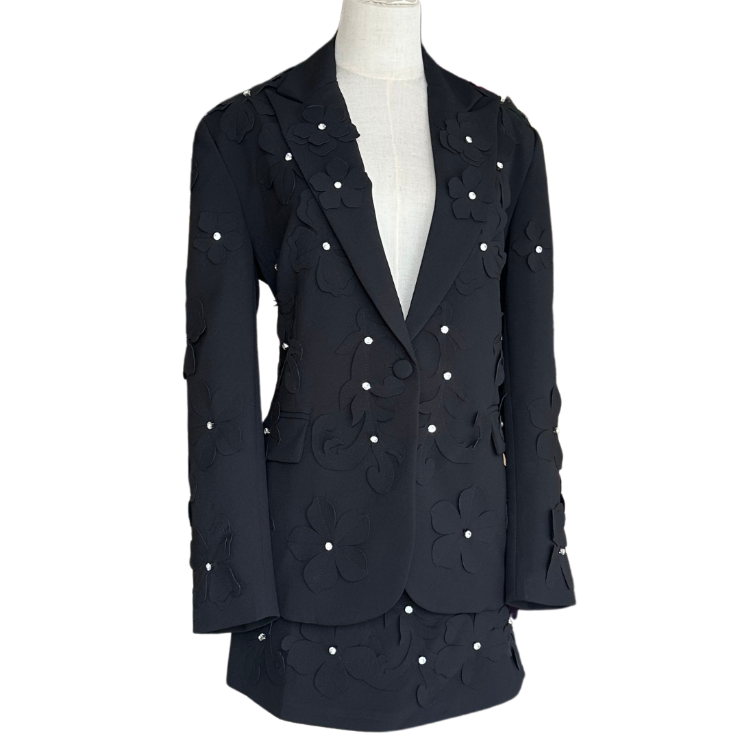 SET BLAZER Y FALDA NEGRO CON FLORES
