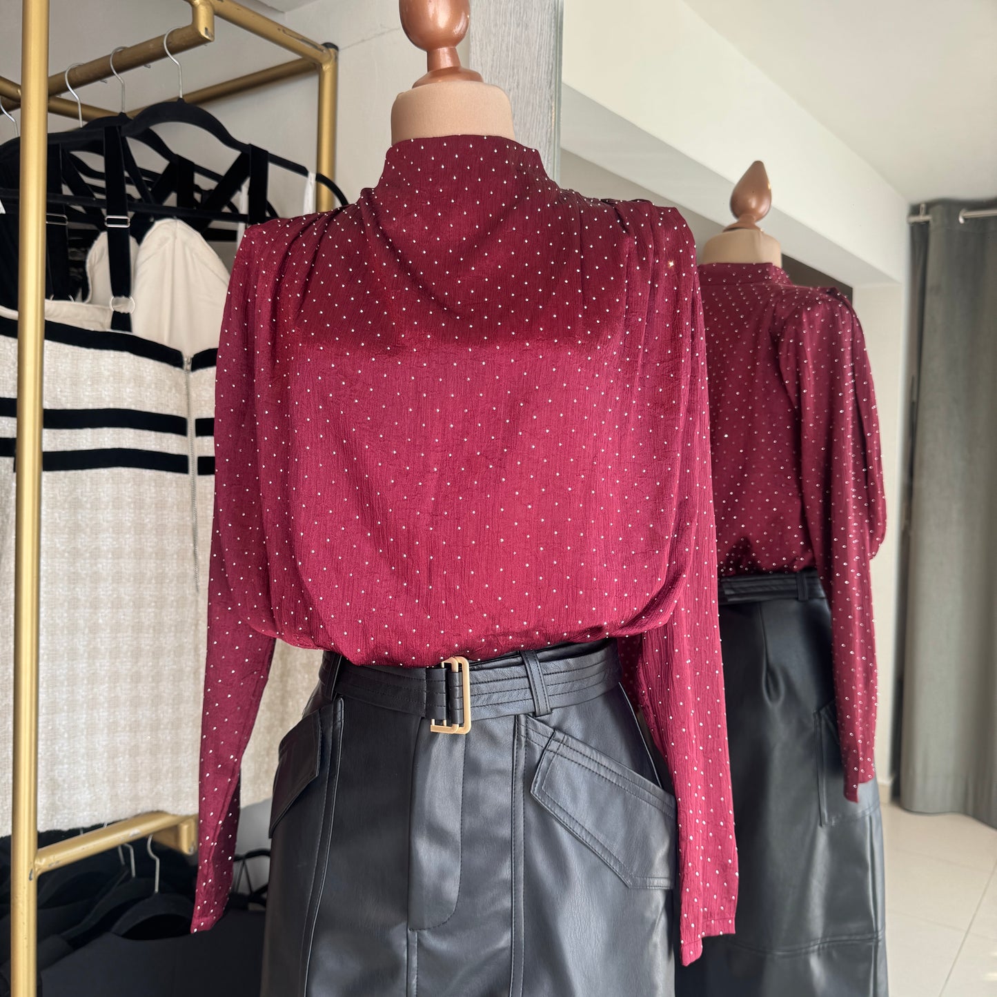 BLUSA MANGA LARGA CON BRILLOS VINO