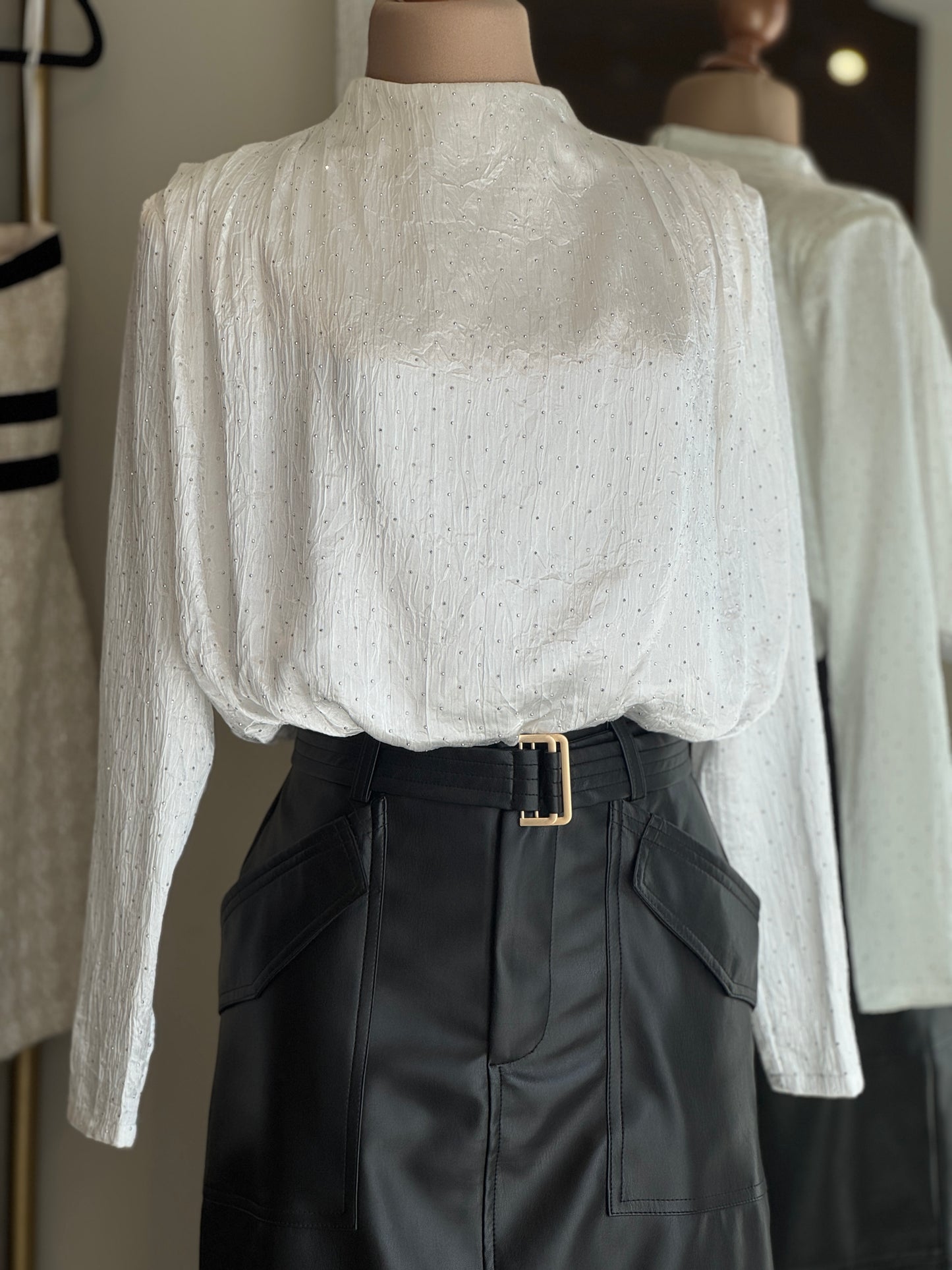 BLUSA MANGA LARGA CON BRILLOS BLANCA