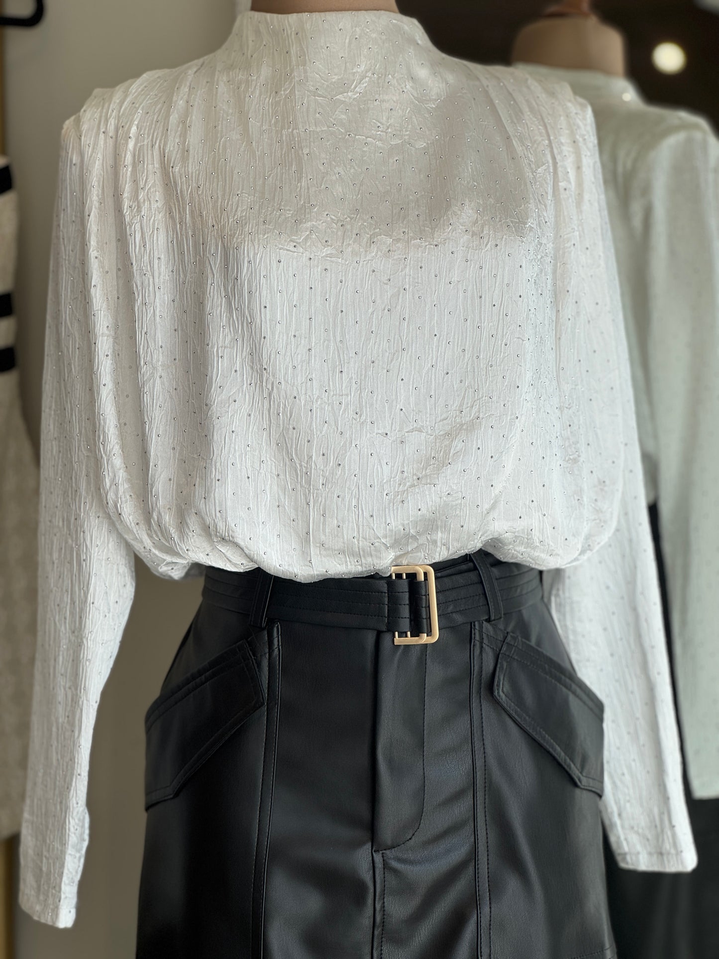 BLUSA MANGA LARGA CON BRILLOS BLANCA