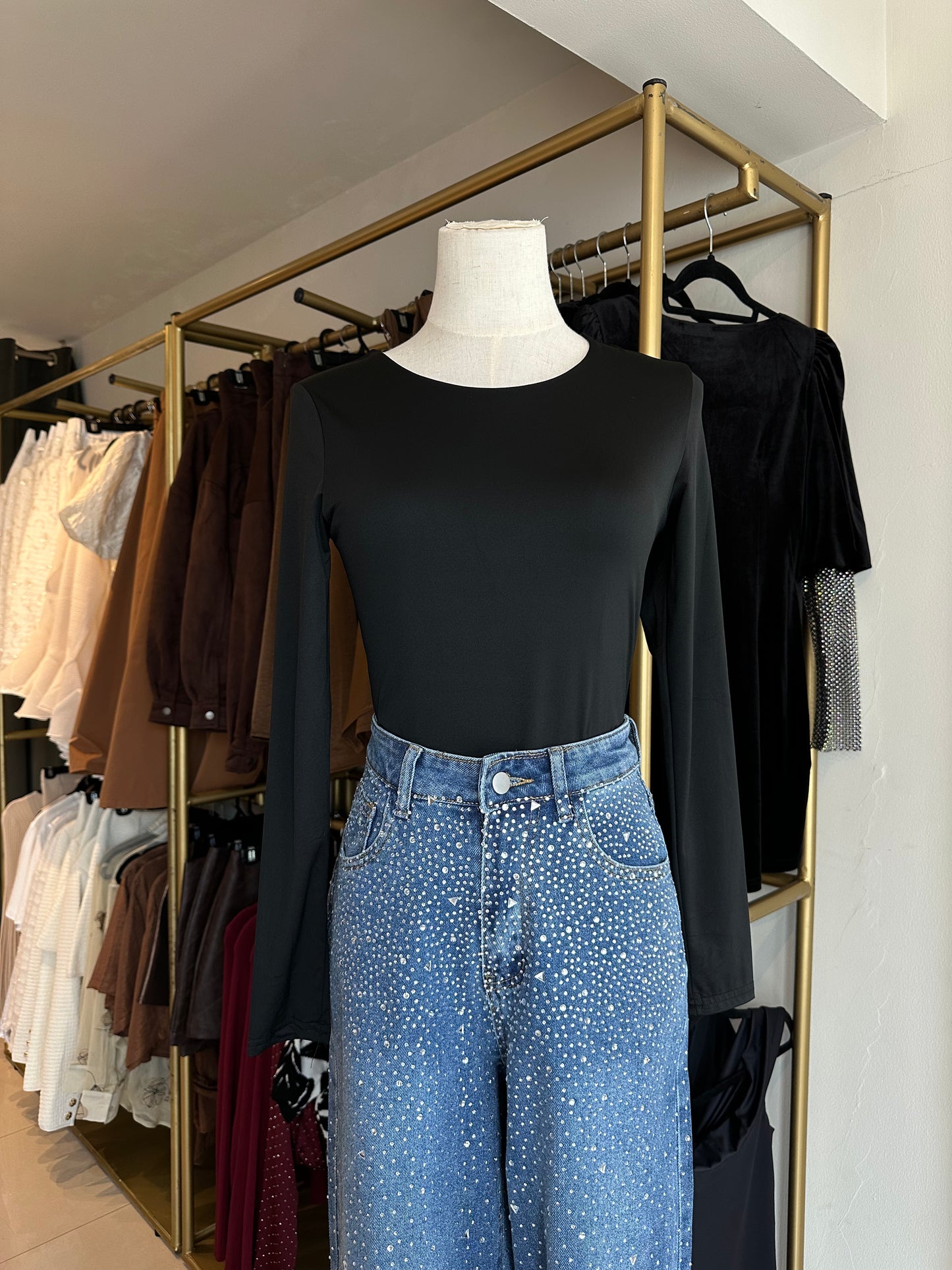 BLUSA BÁSICA NEGRA