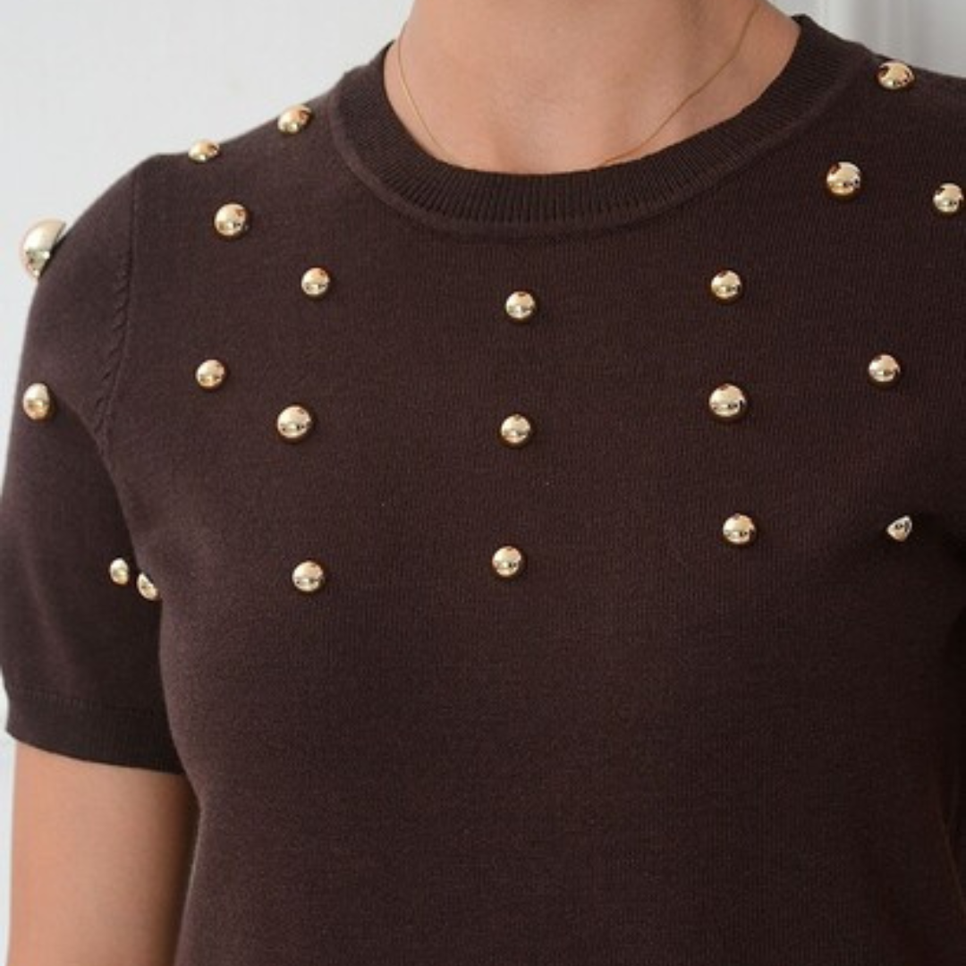 BLUSA CAFÉ CON PERLAS DORADAS