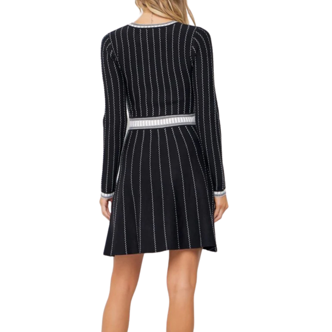 VESTIDO CORTO MANGA LARGA BLACK AND WHITE