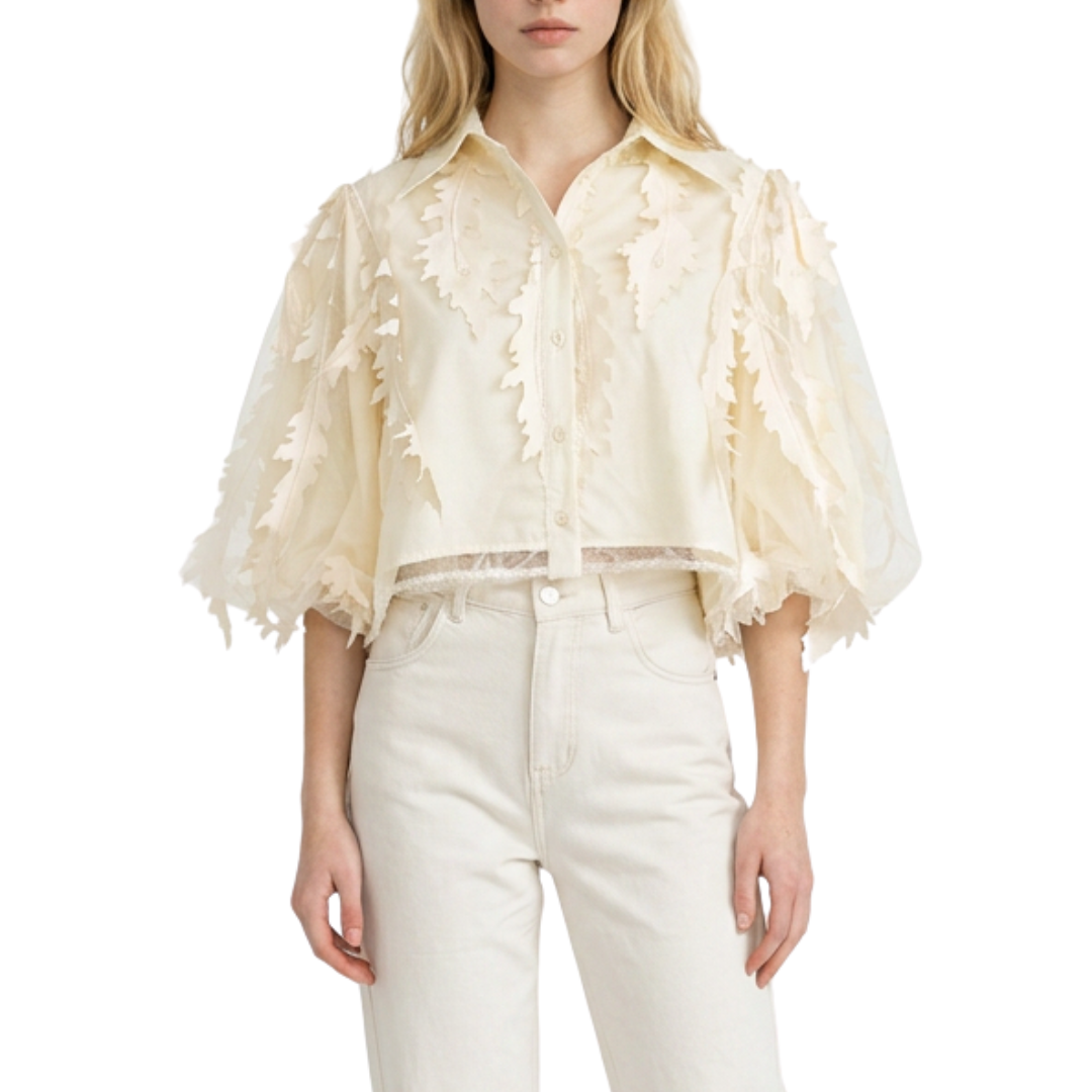 CAMISA CON APLICACIONES DE HOJAS BEIGE