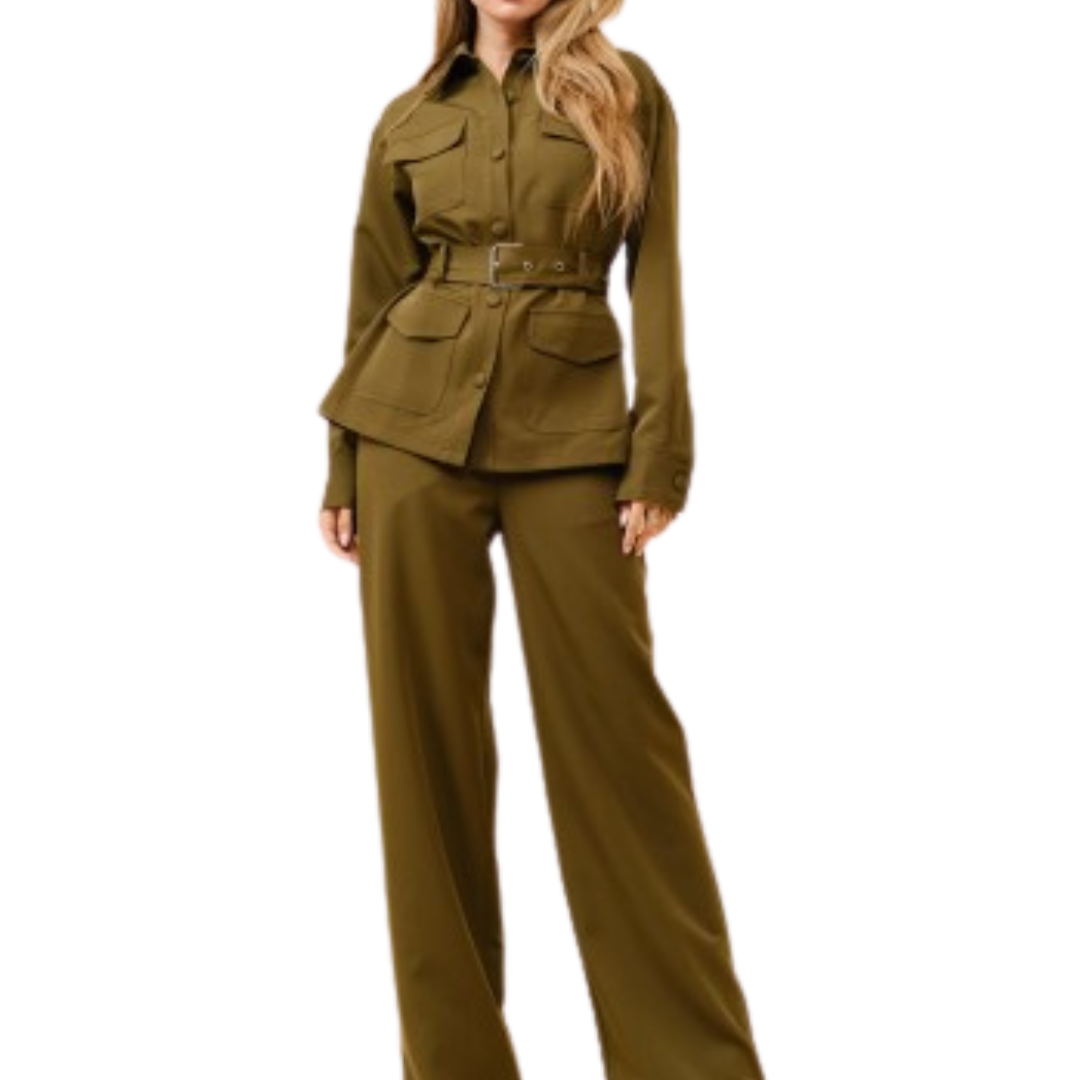 SET DE CHAQUETA CON PANTALÓN, BOTONES Y CINTO VERDE OLIVO