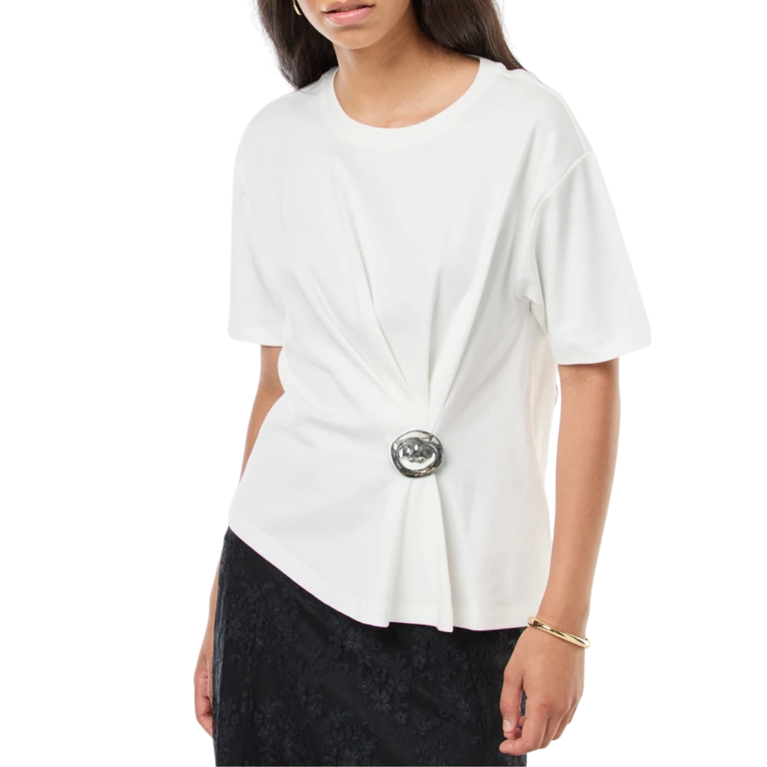 BLUSA CON MANGA BLANCA CON BOTON PLATEADO EN CINTURA