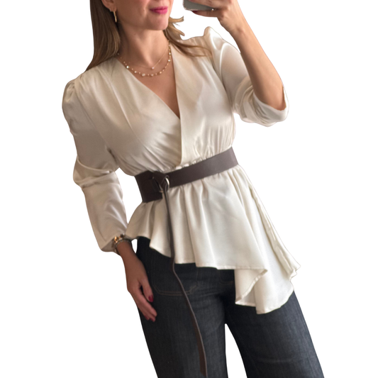 BLUSA BLANCA MANGA LARGA ASIMETRICA CON CINTO