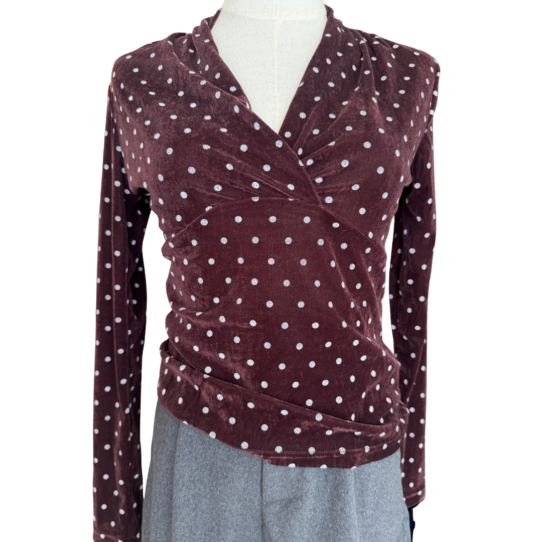 BLUSA VINO PUNTOS GAMUSA