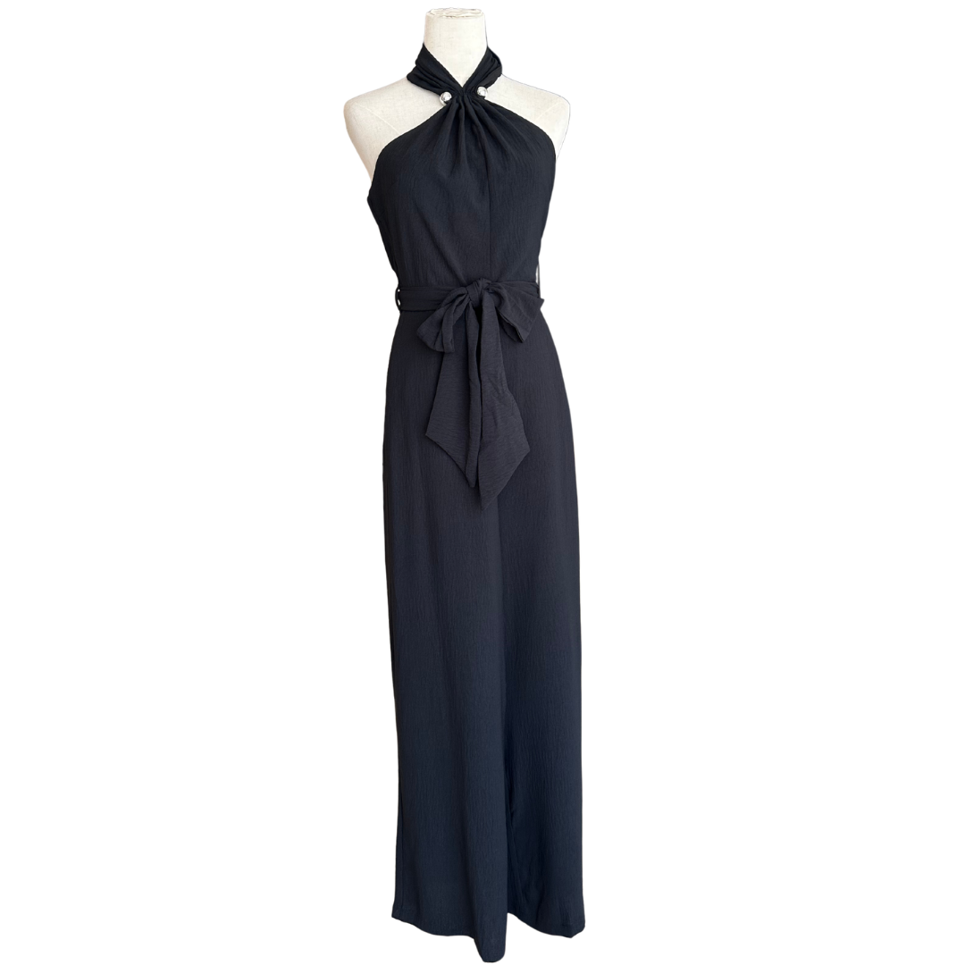 JUMPSUIT NEGRO HALTER CON BROCHE PLATEADO