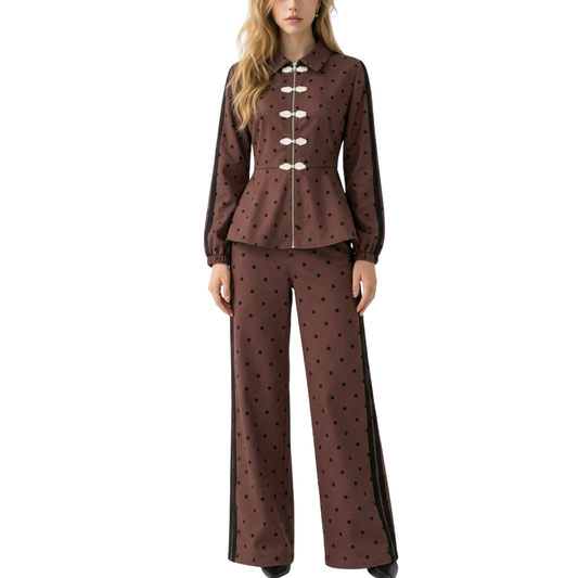 SET PANTALON Y CHAQUETA CORTE PEPLUM POLKA DOTS CAFE CON NEGRO