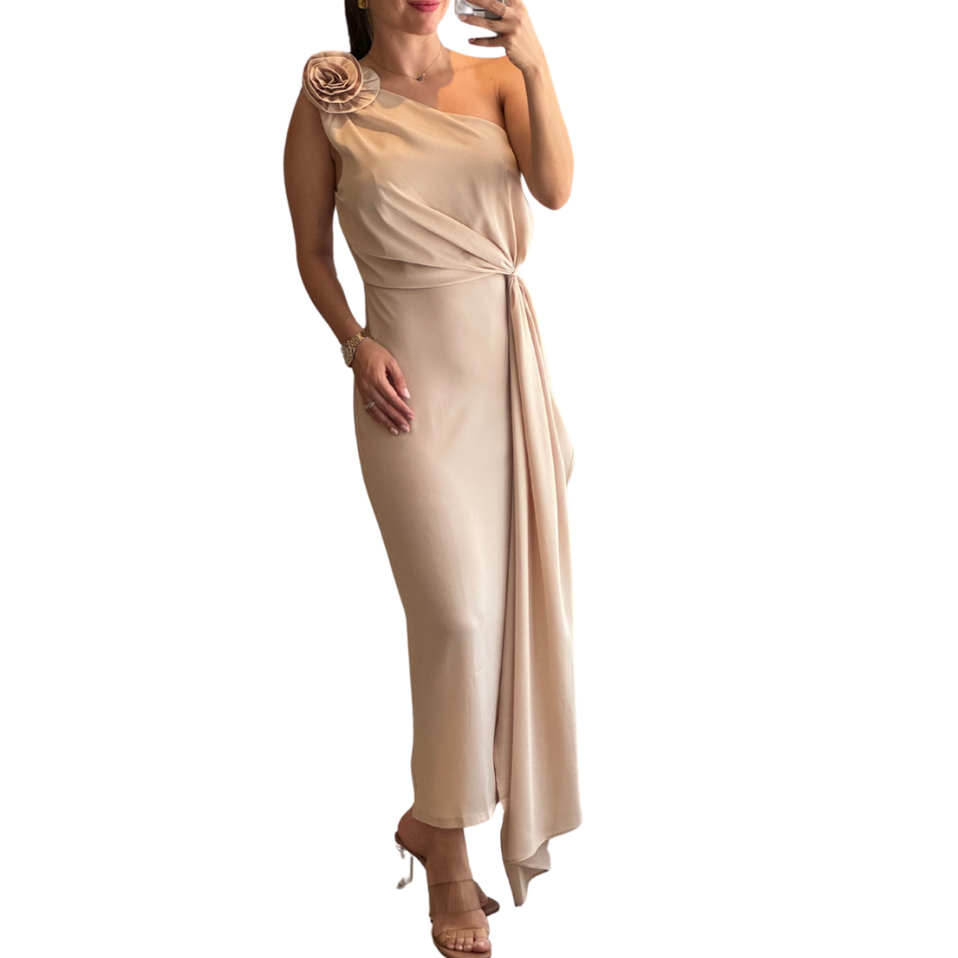 VESTIDI MIDI SATIN UN HOMBRO CON FLOR COLOR NUDE