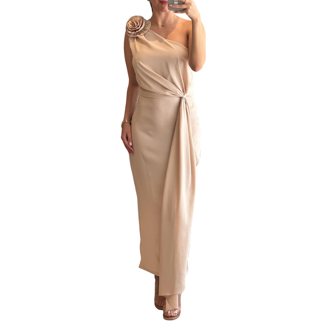 VESTIDI MIDI SATIN UN HOMBRO CON FLOR COLOR NUDE