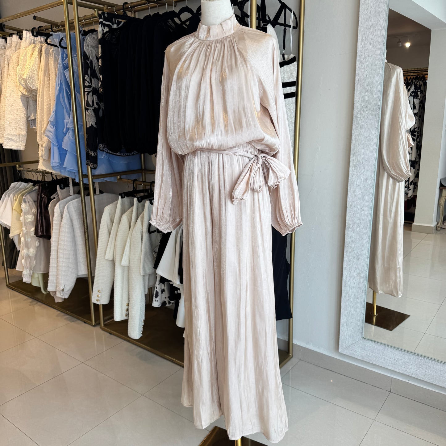 JUMPSUIT BEIGE SATINADO TURTLENECK Y MANGA LARGA