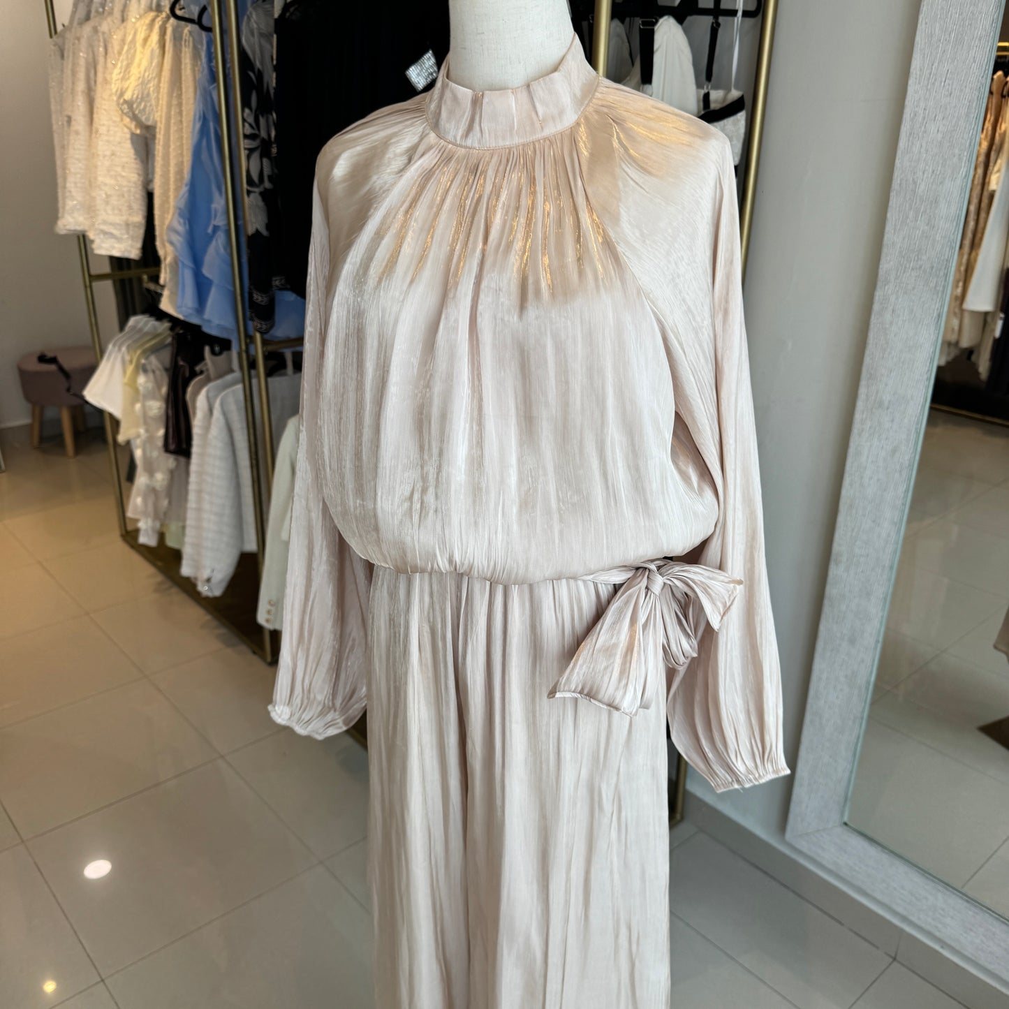 JUMPSUIT BEIGE SATINADO TURTLENECK Y MANGA LARGA