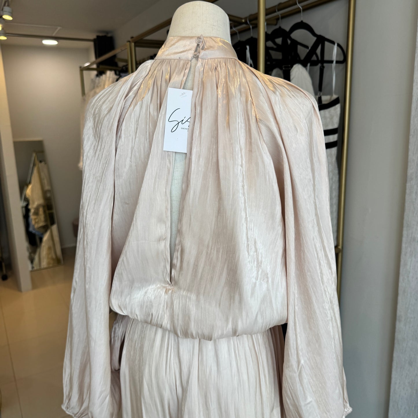 JUMPSUIT BEIGE SATINADO TURTLENECK Y MANGA LARGA