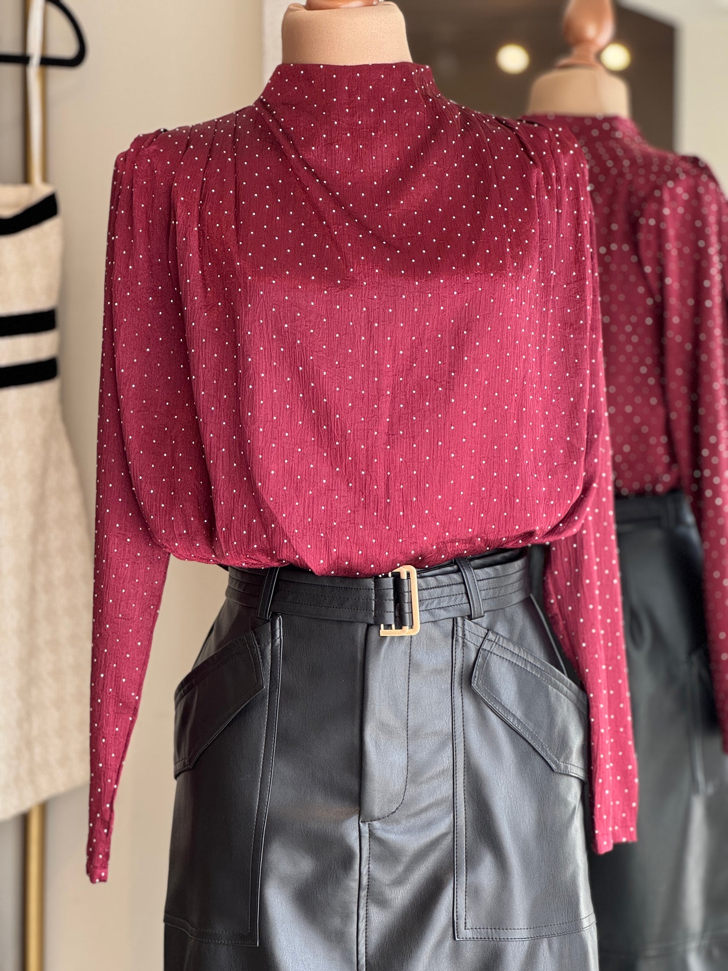 BLUSA MANGA LARGA CON BRILLOS VINO