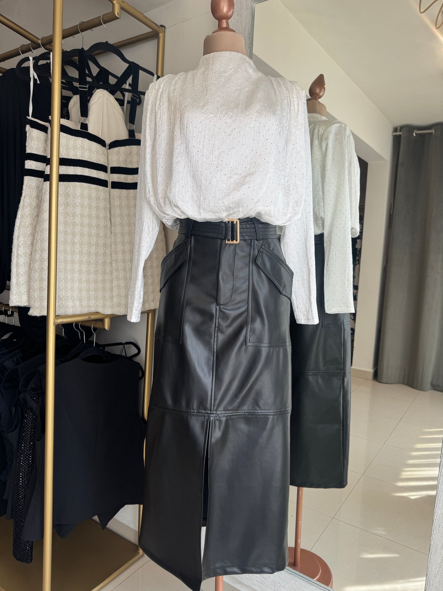 BLUSA MANGA LARGA CON BRILLOS BLANCA