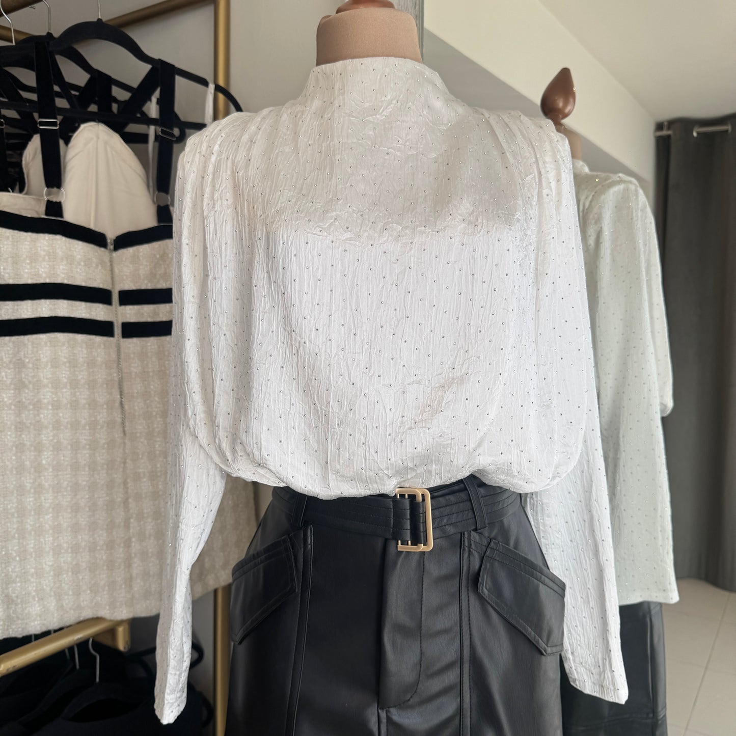 BLUSA MANGA LARGA CON BRILLOS BLANCA