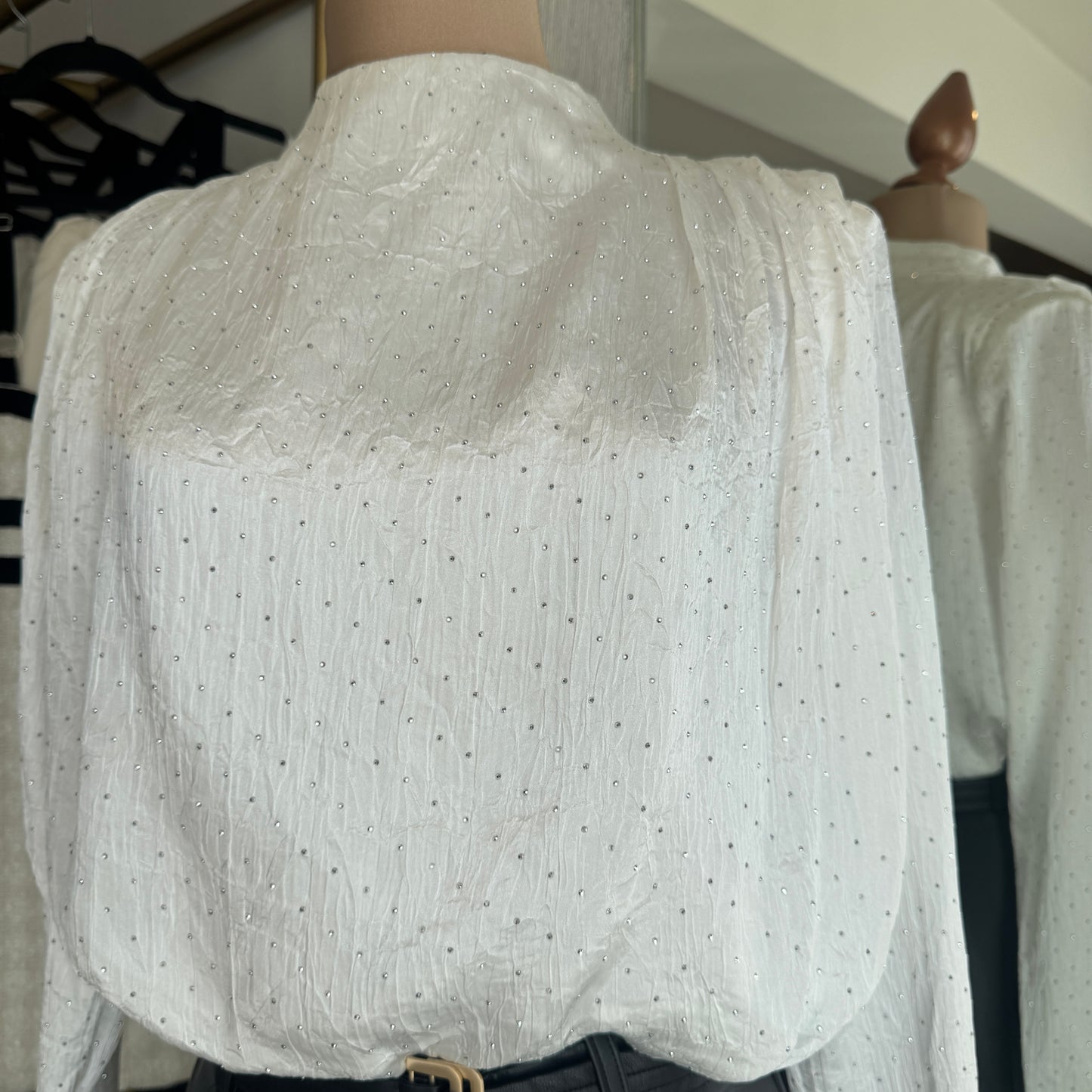 BLUSA MANGA LARGA CON BRILLOS BLANCA