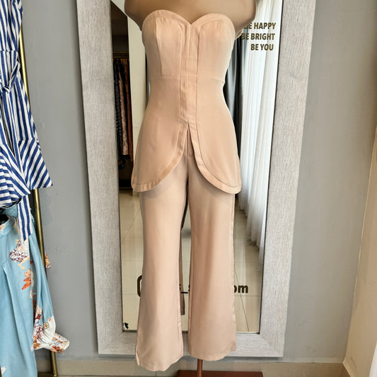 SET BLUSA STRAPLE CON PANTALÓN BEIGE