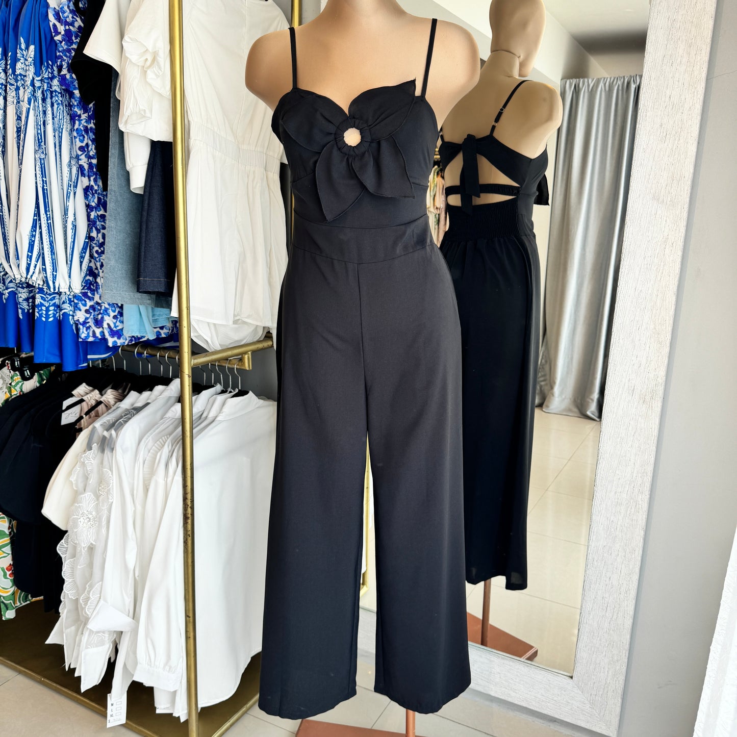 JUMPSUIT NEGRO CON FLOR