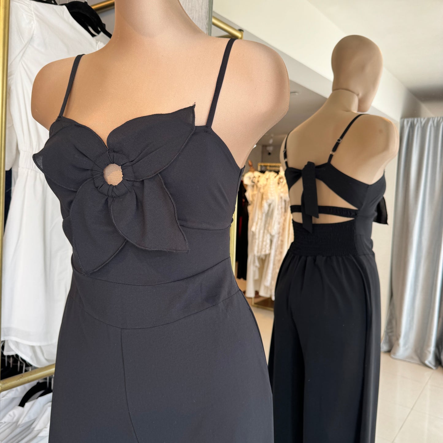 JUMPSUIT NEGRO CON FLOR