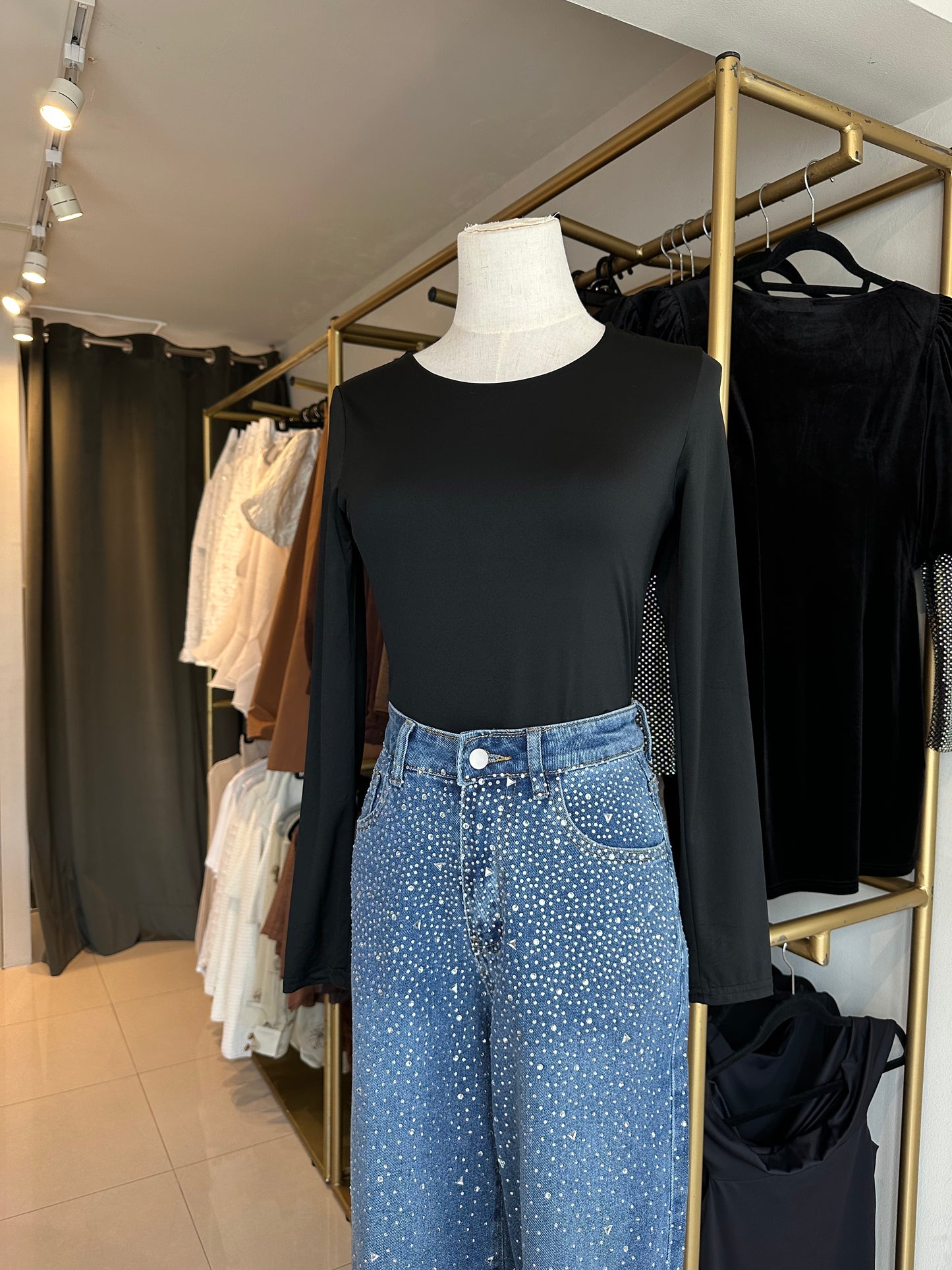 BLUSA BÁSICA  NEGRA