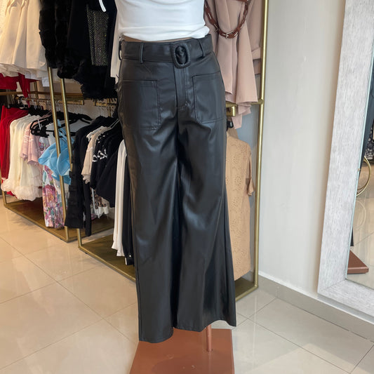 PANTALÓN VINIPIEL NEGRO CON CINTO