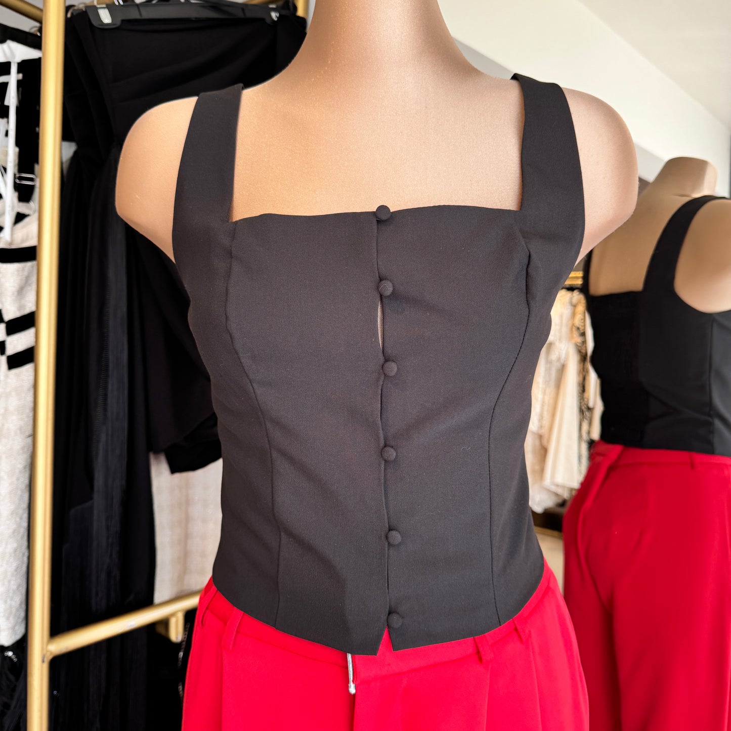 BLUSA NEGRA CON BOTONES