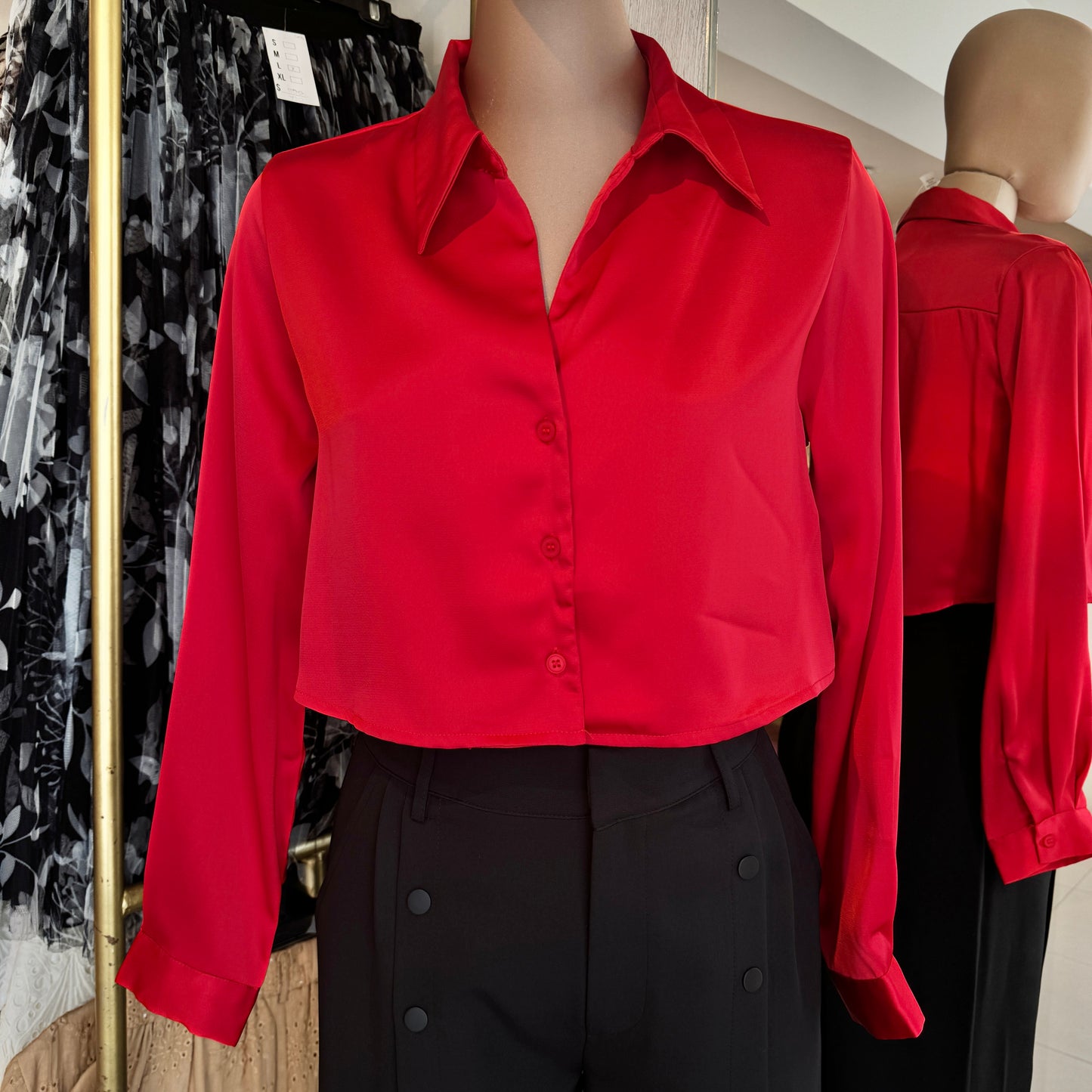 BLUSA SATÍN ROJA DE BOTONES