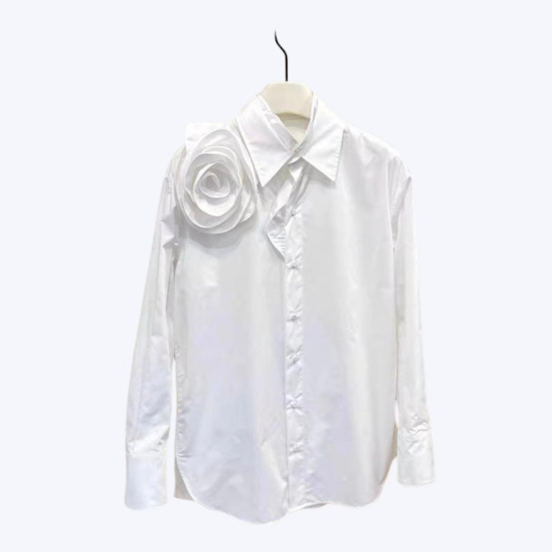 BLUSA TIPO CAMISA BLANCA CON FLOR